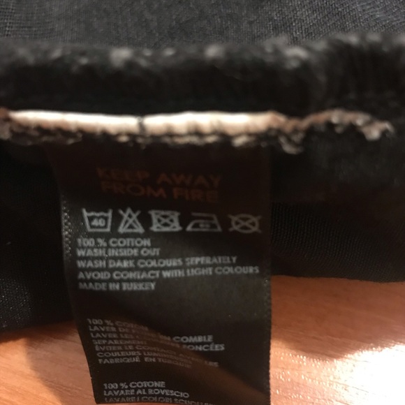 Size 29, BDG Urban Outfitters black jeans with pleats - Picture 8 of 8